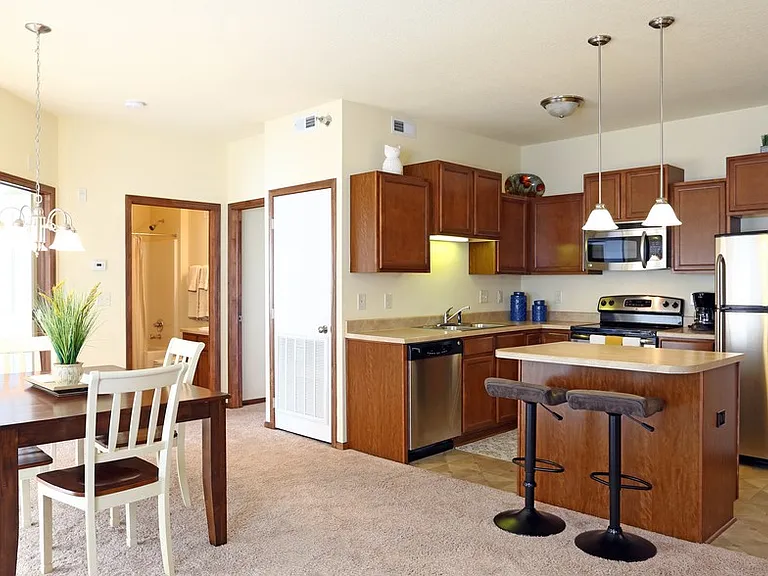 Silver Oak Condos — Photo 16