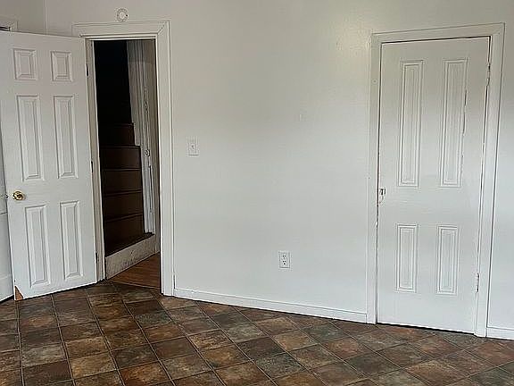 5th image of 211 W Coal St