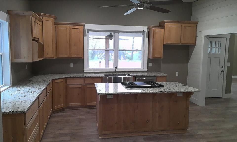 1st image of 604 Akron St NE