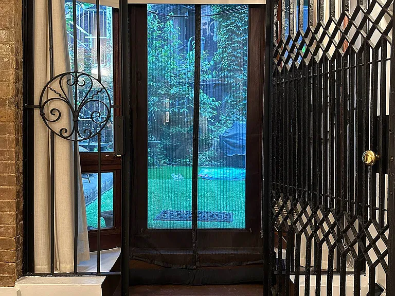 7 W 16th St #8 — Photo 4