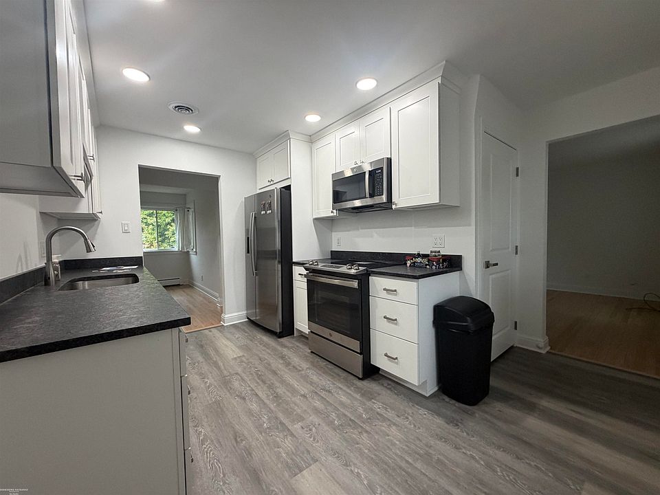 24050 Lakewood St, photo 8