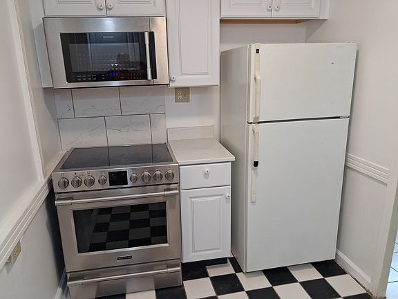 5th image of 612 S 66th St