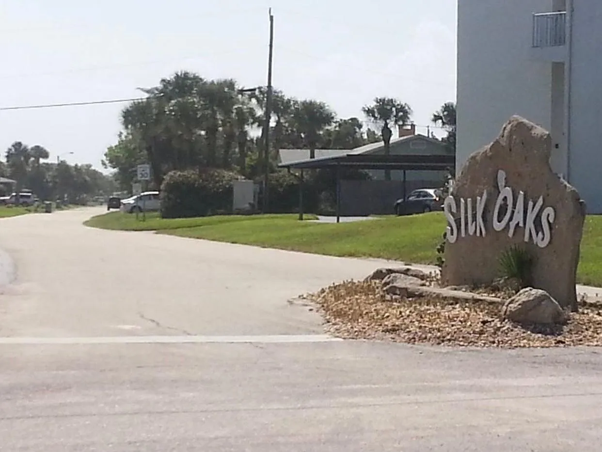 12 Silk Oaks Drive — Photo 2