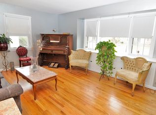 19 Pine Dr, Bergenfield, NJ 07621