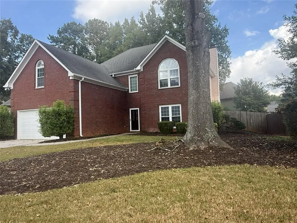4 bed, 2.5 bath, 2674 sqft, $3,000 — Photo 2