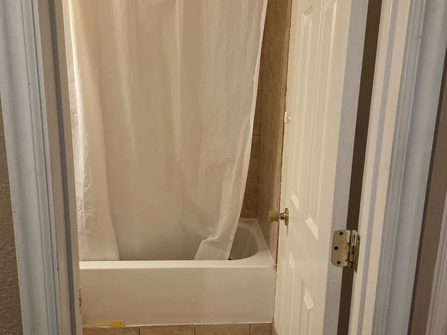4 bed, 1894 sqft, $2,100 — Photo 4