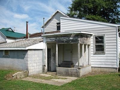 2nd image of 139 E Irving St