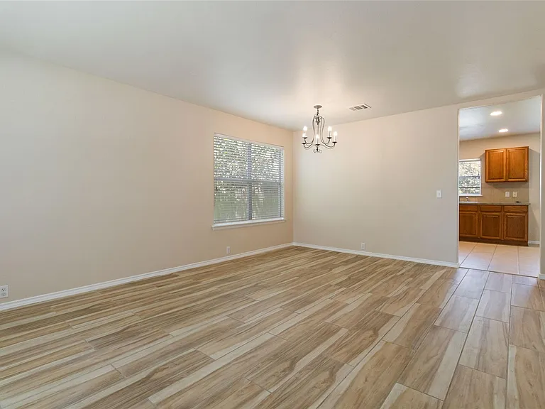 401 Spruce Dr — Photo 6