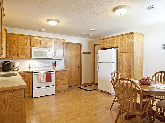 2nd image of 1333 Heritage Ln