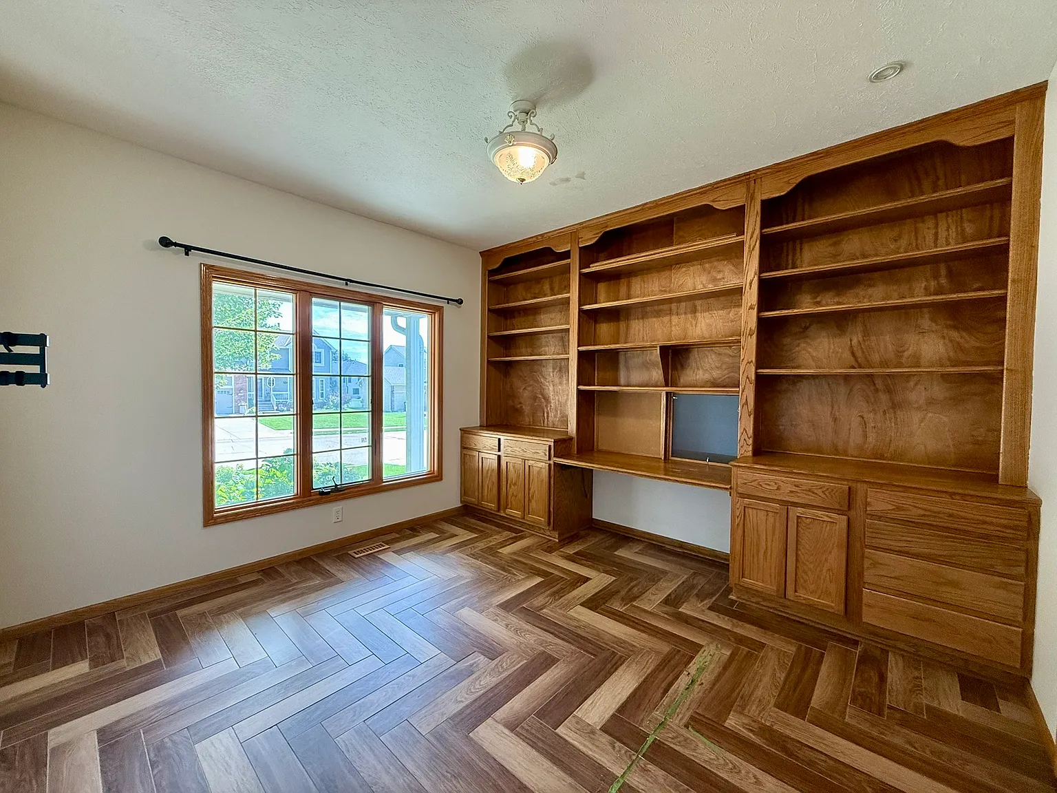 4 bed, 3397 sqft, $3,250 — Photo 4