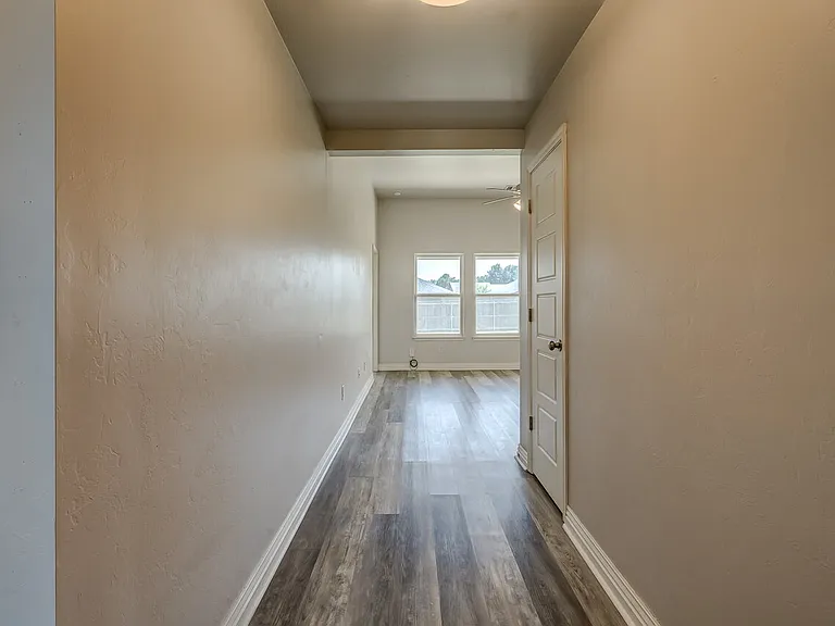 4323 W Country Club Dr — Photo 1