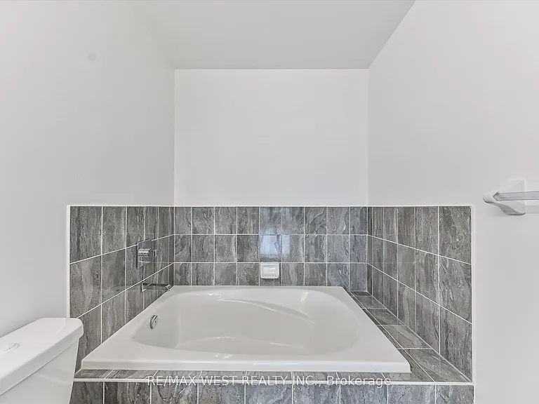 3865 Major Mackenzie Dr W #219 — Photo 28