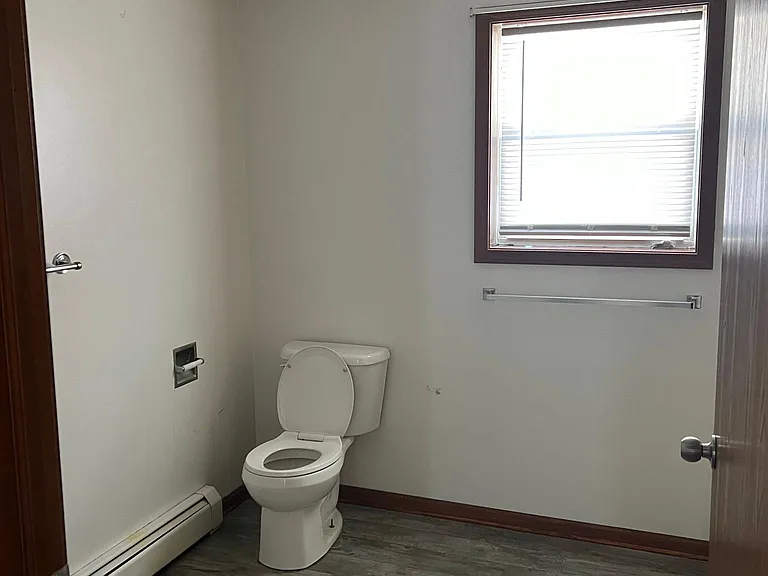 608 W Pine St — Photo 5