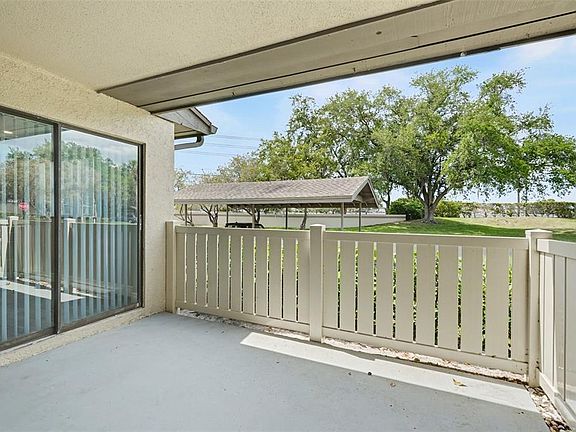 4th image of 10 Lesley Ln