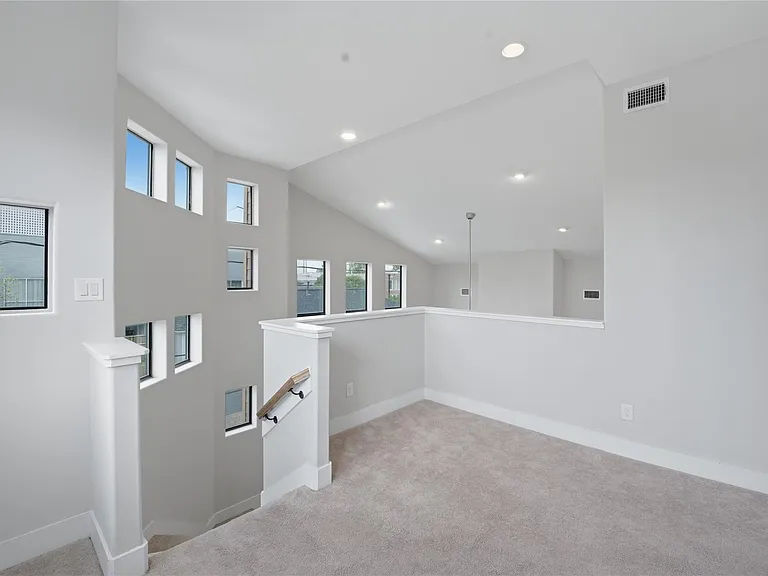 1420 Wilson St — Photo 11