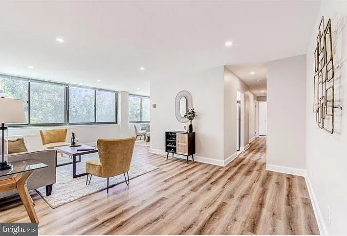 600 Roosevelt Blvd #312 — Photo 3