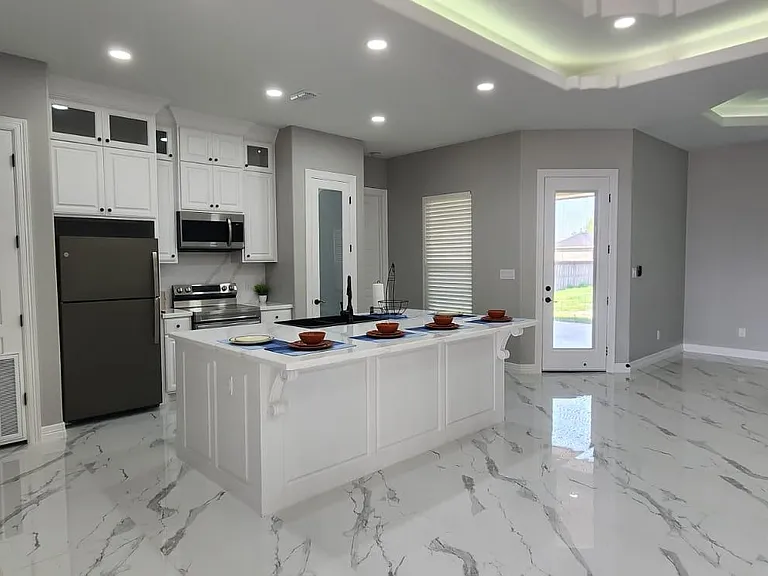 1265 Acacia Lake Dr — Photo 2