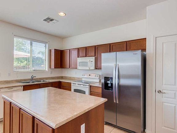 2nd image of 1553 E Jardin Pl