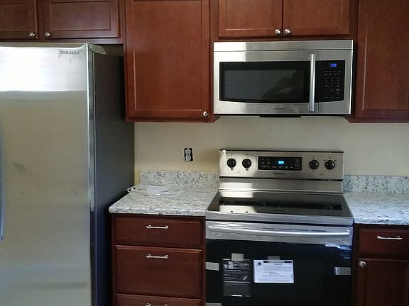5th image of 404 Taft Dr