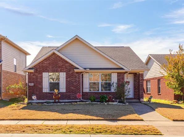 8818 Stewart St, Aubrey, TX 76227