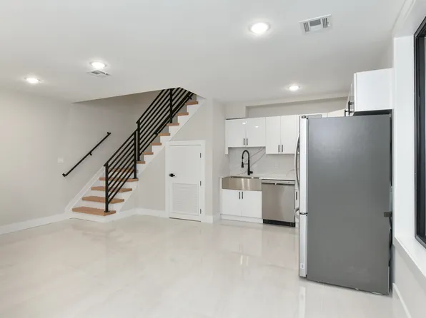 221 Columbia Avenue image 27 of 32