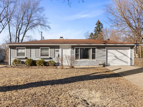 16 Spring Garden Dr, Montgomery, IL 60538