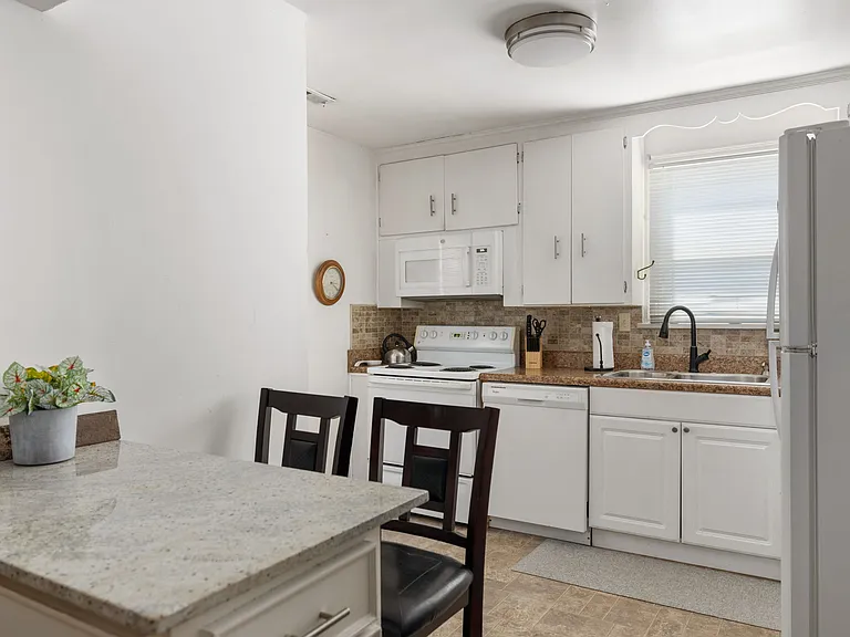 3158 Moody Ave — Photo 5