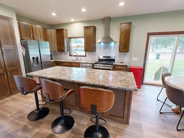 209 Farmdale Ave, Lake Lillian, MN 56253