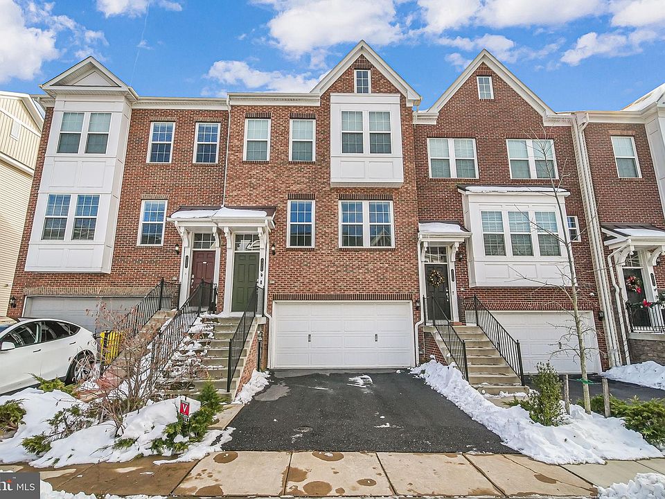 1st image of 8328 Meadowood Dr