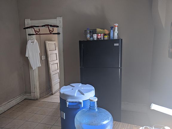 4th image of 2320 Wyoming Ave