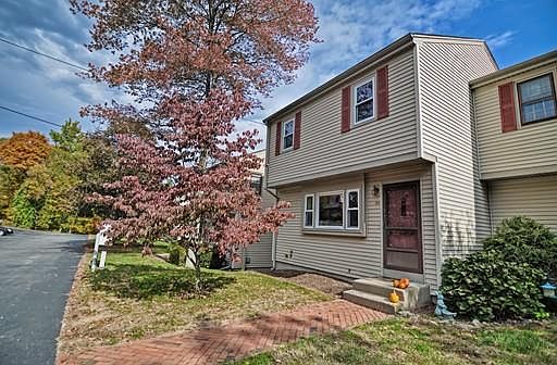 2nd image of 154 E Bacon St APT B1