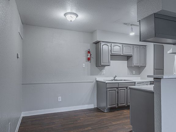 4th image of 5001 Avenue F #1-D1