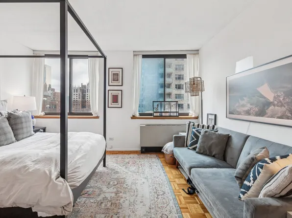 250 East 40th Street image 7 of 20