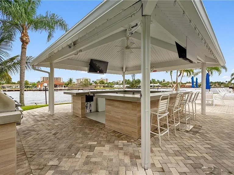 6207 Bay Club Dr #1 — Photo 1