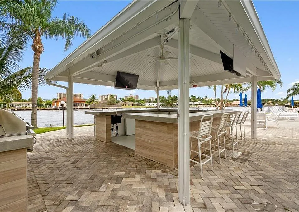6207 Bay Club Dr #1
