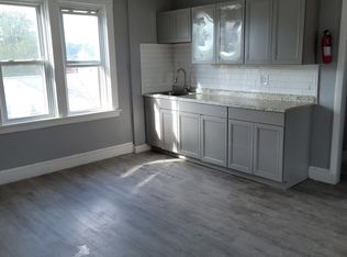 9 Oakland Ave FLOOR 3, Cranston, RI 02910