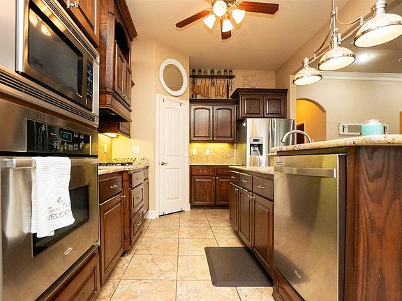 3rd image of 2521 Oasis Dr