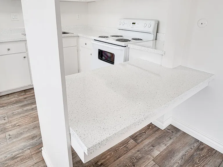 Oak Valley Apartments — Photo 31