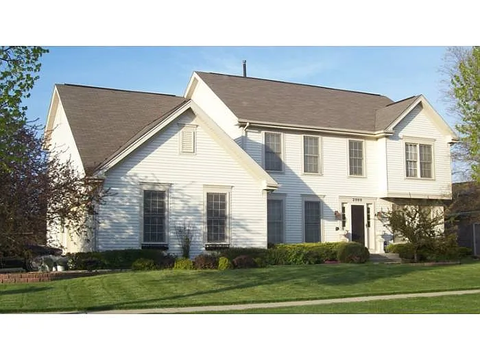 2000 Peach Tree Ln photo 1