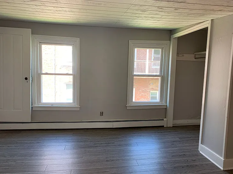 238 E King St — Photo 8