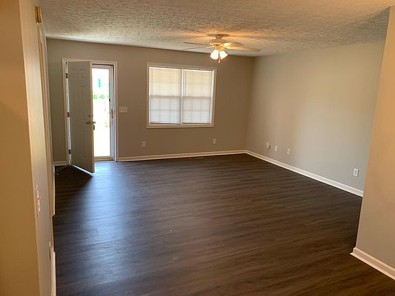 4th image of 50 Woods Edge Ct