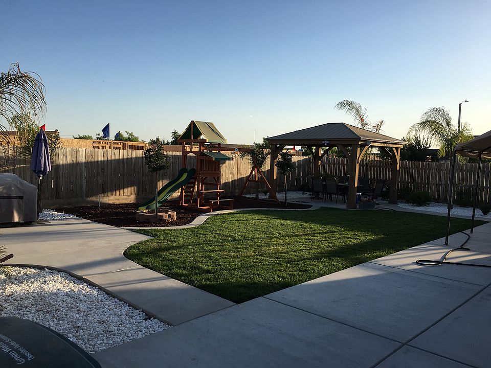 2nd image of 1583 Santa Cruz Ave