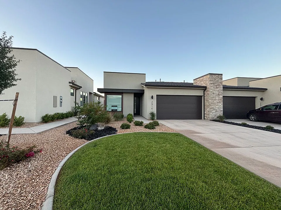 2916 E Snowberry Dr