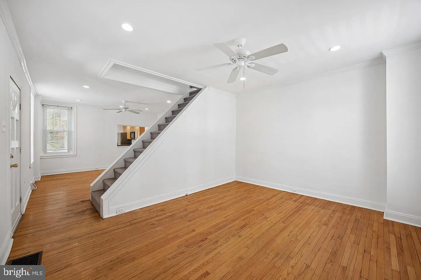 4 bed, 2.5 bath, 2200 sqft, $3,650 — Photo 3