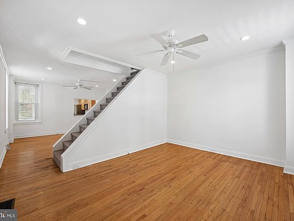3rd image of 447 Dupont St