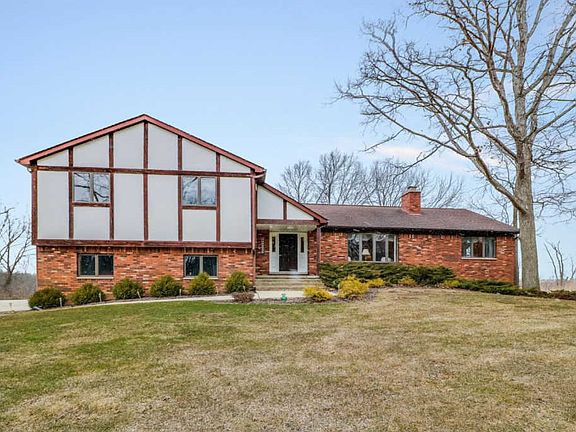 4th image of 408 Tamarack Dr