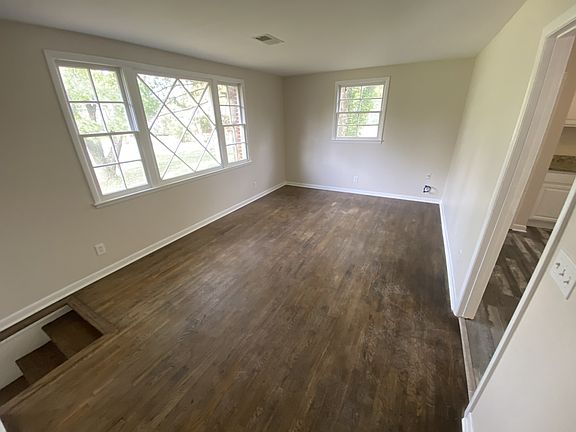3rd image of 1902 Bartway Dr