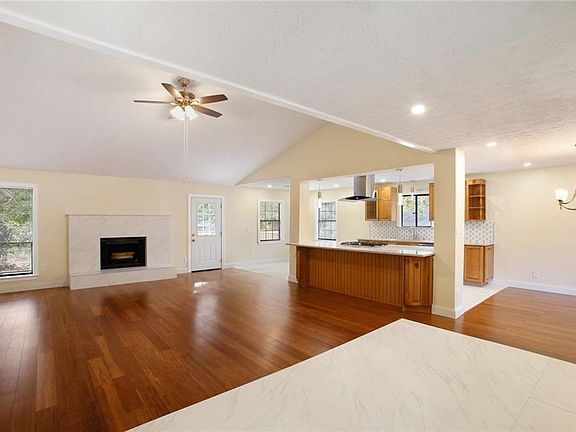 5th image of 2510 Wildflower Ln