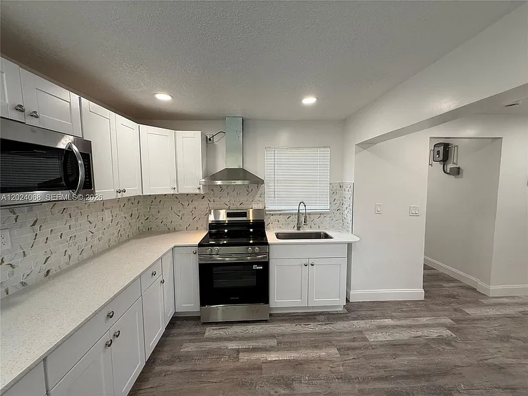 2161 NW 26th Ave #0 — Photo 9