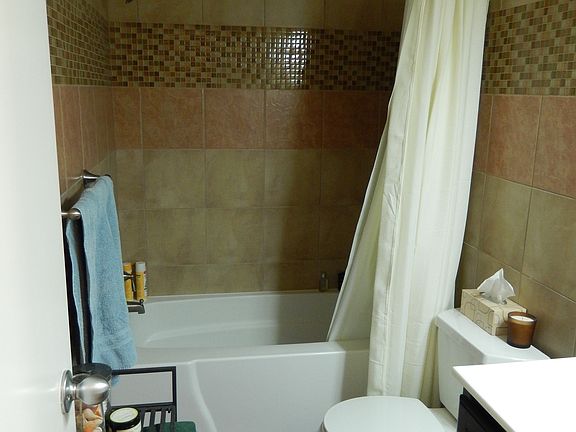 5th image of 1221 N Quinn St APT 32